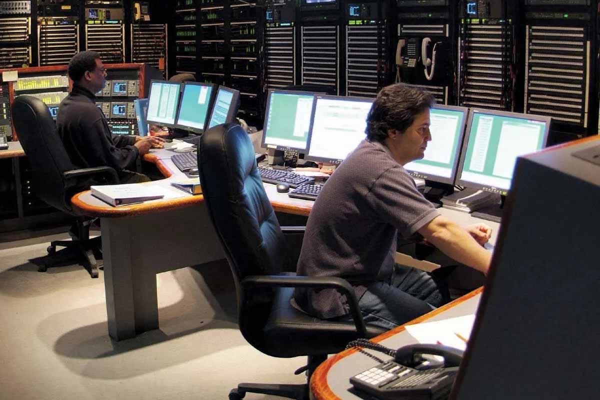 VOA al Límite: Plan de Trump y Lake Reduce Personal en 94%, despidos en marcha