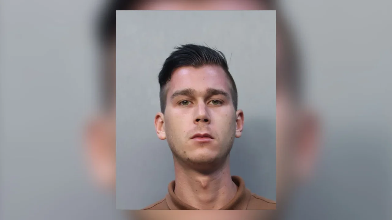 Fugitivo de ICE mató a 2 hombres en Miami; la policía cree que los cazaba Fugitivo de ICE mató a 2 hombres en Miami; la policía cree que los cazaba