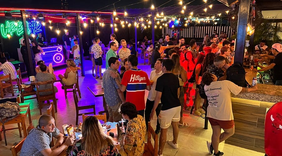Cancún Ajusta Reloj a Bares: Polémica por Nuevos Horarios