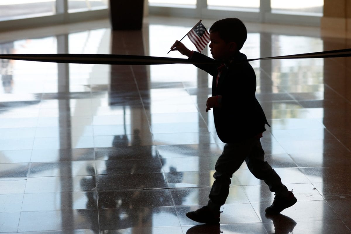 Cómo afecta a los niños la eliminación de la ciudadanía por nacimiento en EEUU