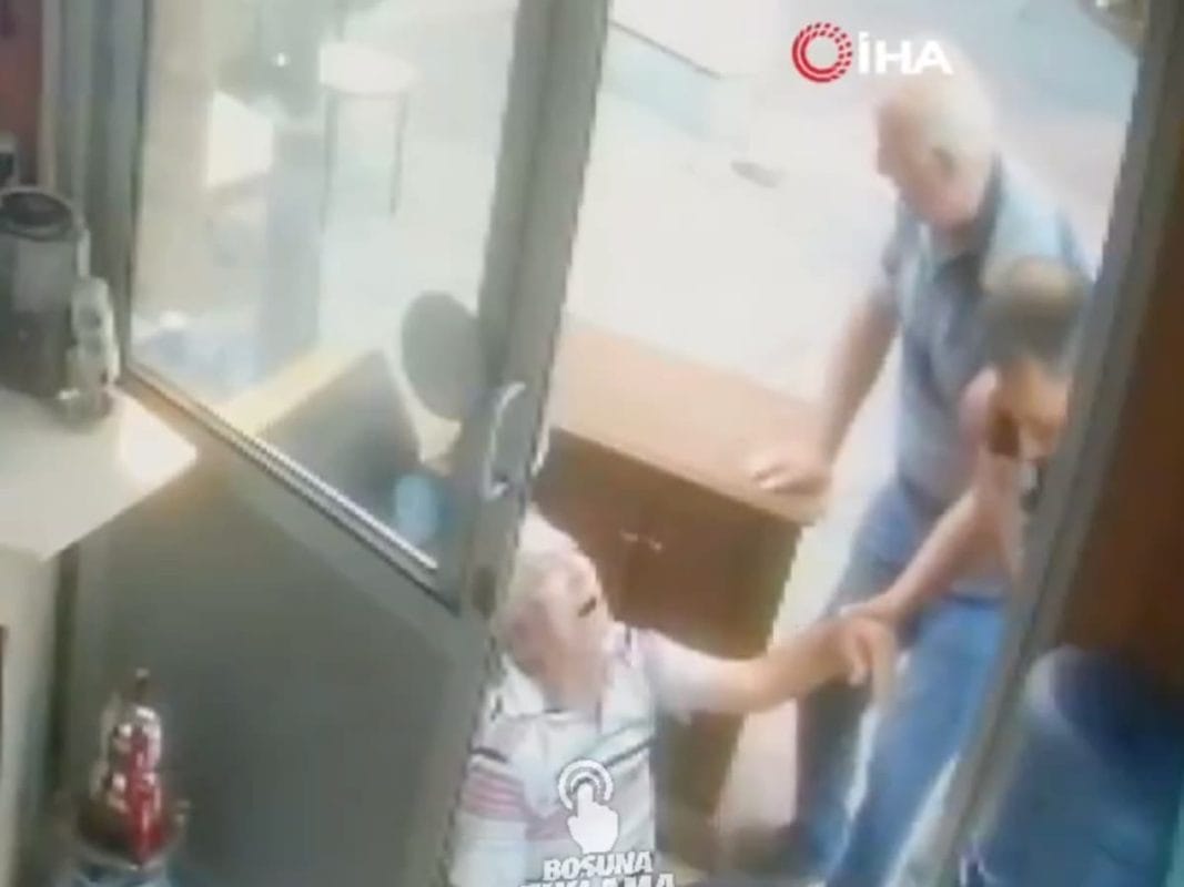 dos amigos mueren de infarto con minutos de diferencia Tragedia en Turquía: dos amigos mueren de infarto con minutos de diferencia