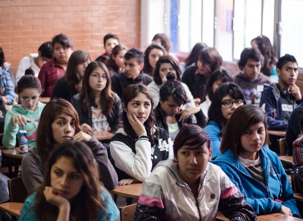 La Generación ECOEMS se Levanta: La Lucha de los Jóvenes por un Futuro Justo