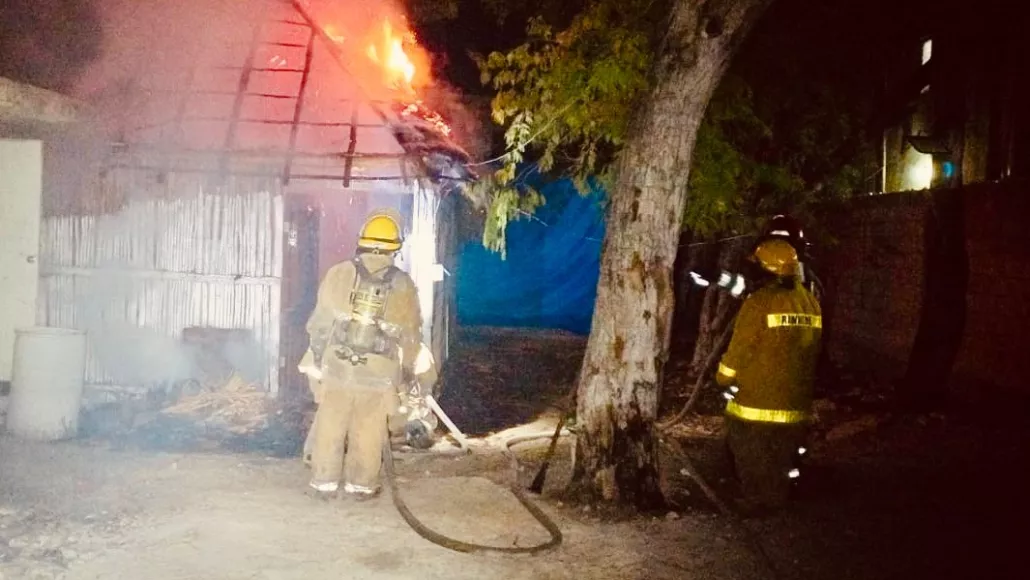 ¡Fuego en el Paraíso! Palapa Maya Arde en Tulum Esta Madrugada