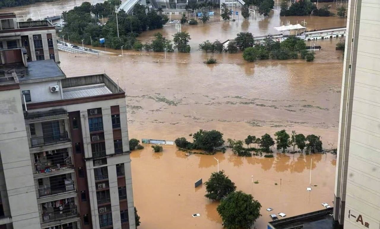 Doble crisis en China: Inundaciones récord en el sur agravan el pesimismo económico