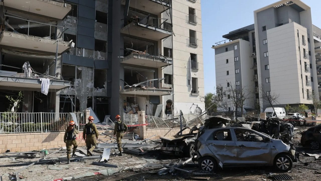 Israel lanza ofensiva; Irán promete respuesta “aplastante”