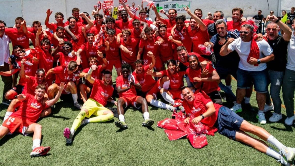 Luto y silencio: El fútbol llora la muerte de un joven entrenador del Lleida