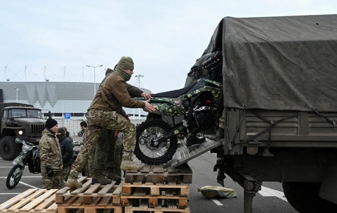 Tácticas de Motocicleta Rusas: La Nueva Estrategia para la Ofensiva de Verano en Ucrania