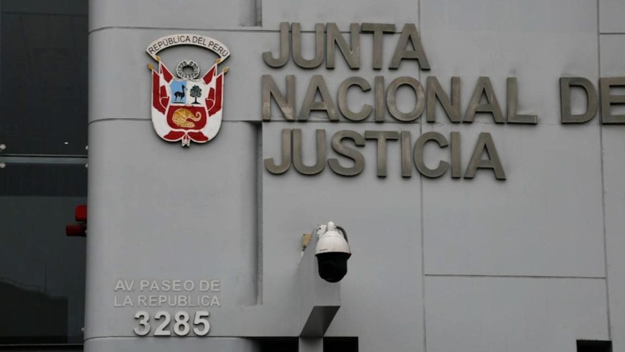 Guerra en la justicia peruana: Amenazan con usar la policía entre ellos