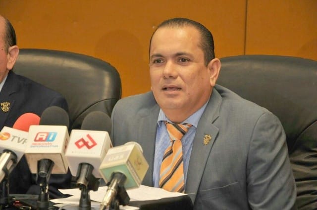 El doble rol de Lázaro Gambino: ¿Funcionario, maestro o narco?