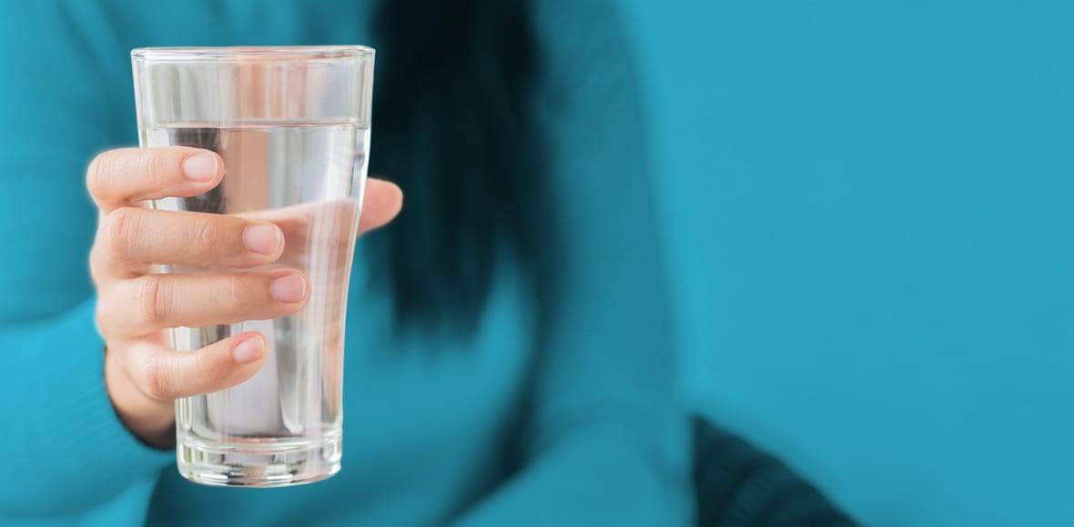 Mito de los 8 Vasos de Agua: ¿Cuánta Necesitas Realmente?