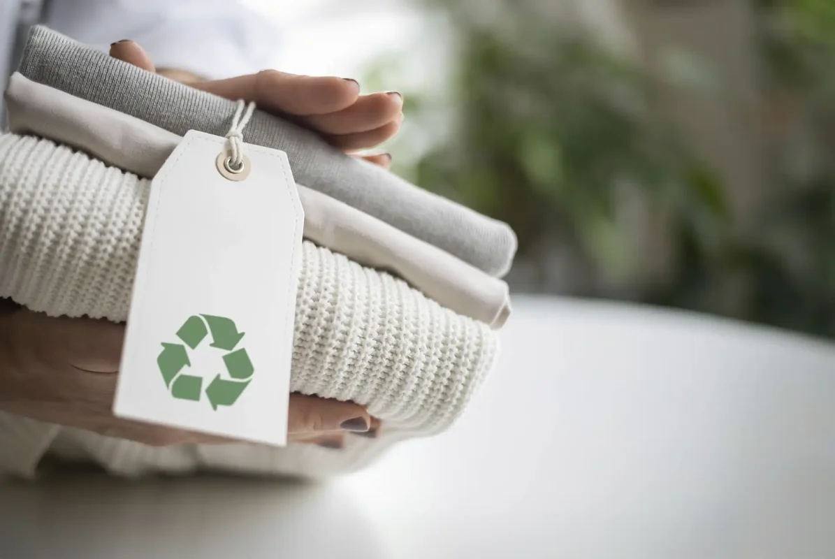 Guía de moda sostenible para el mundo real: Repara, reusa y reinventa