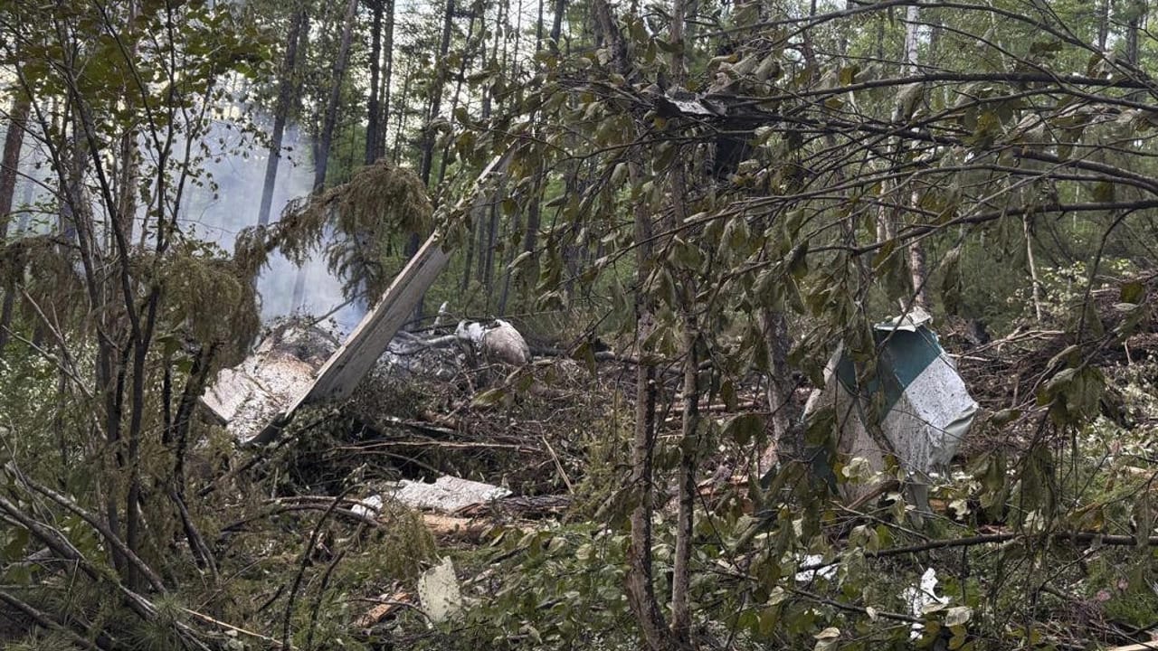 Avión de era soviética se desploma en Rusia; no hay sobrevivientes Avión de era soviética se desploma en Rusia; no hay sobrevivientes