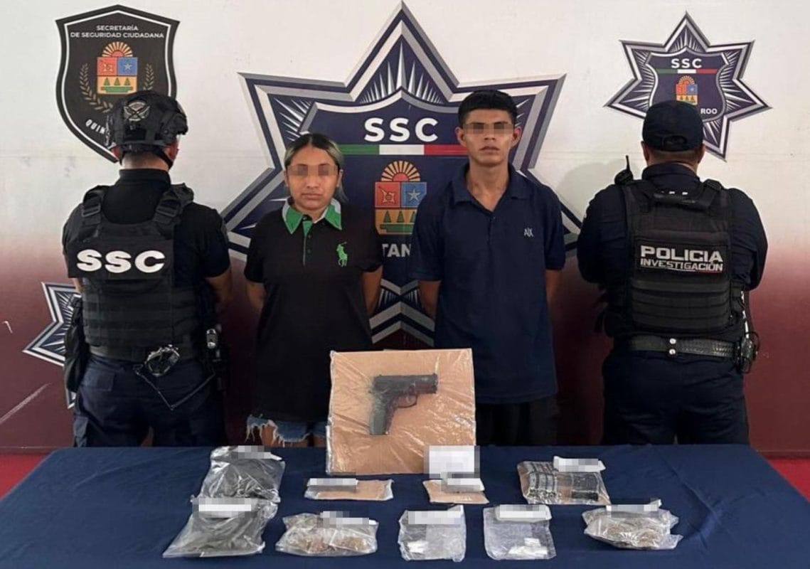 Detienen a pareja en Cancún con cocaína y mariguana y réplica de arma Detienen a pareja en Cancún con cocaína y mariguana y réplica de arma
