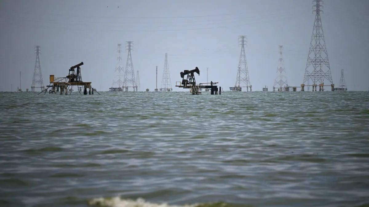 Denuncian desaparición de decenas de trabajadores petroleros en Venezuela