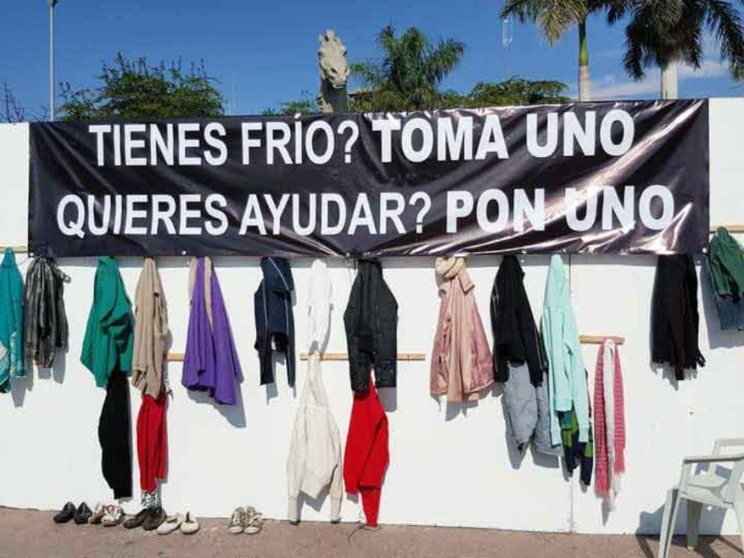 El perchero anónimo de Oaxaca que viste a quien tiene frío y abriga el alma de una ciudad