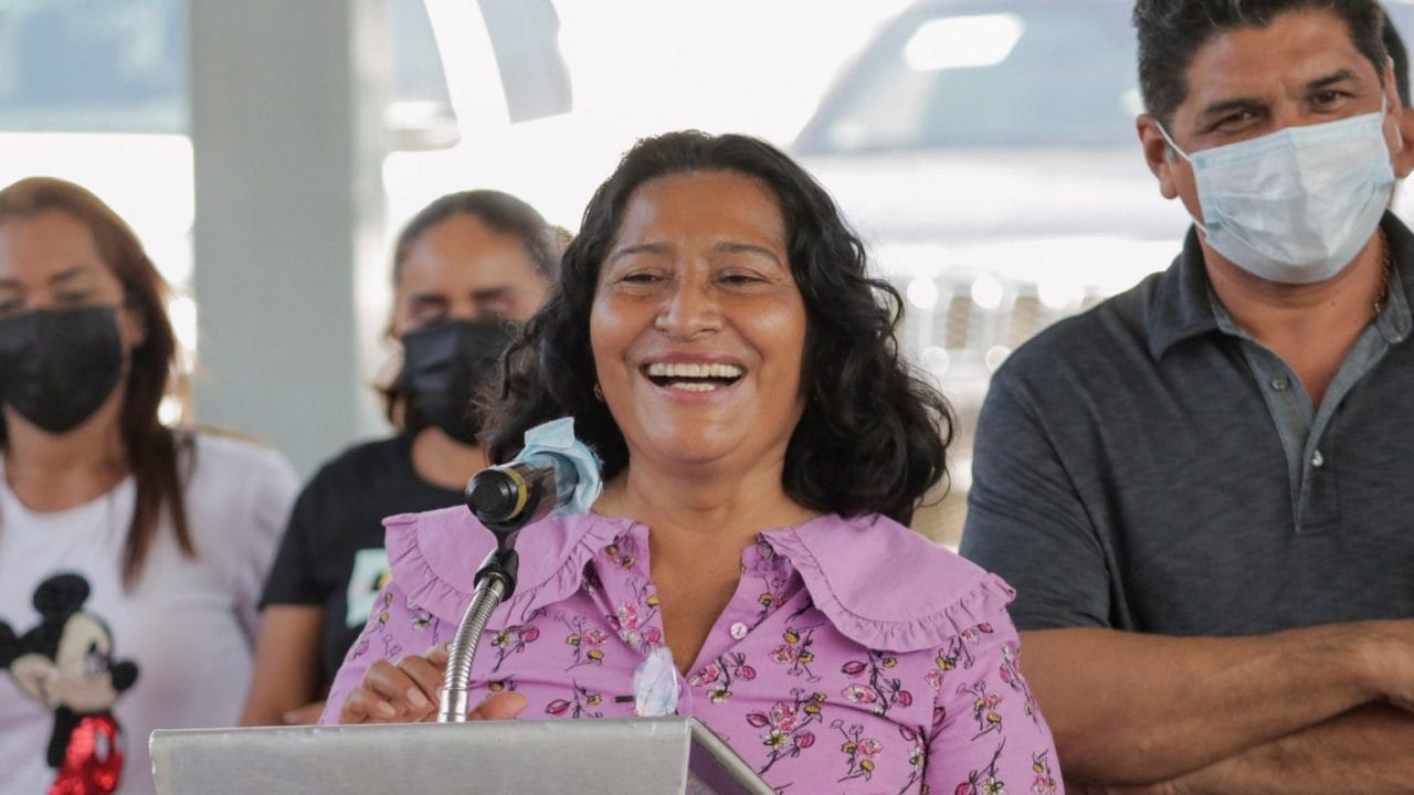 Alcaldesa de Acapulco minimiza alerta por playas contaminadas y dice: “Yo me metería”