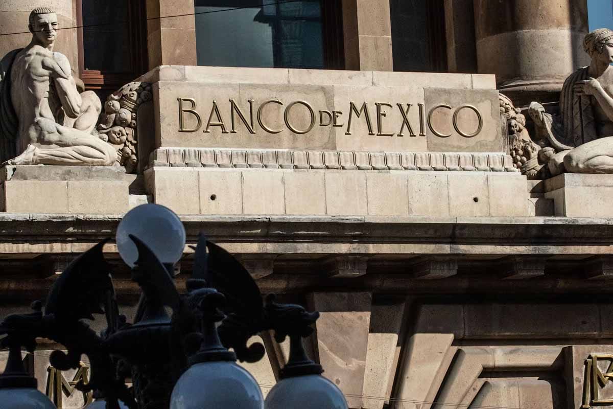 Alerta económica: se desploman 4.6% las remesas a México