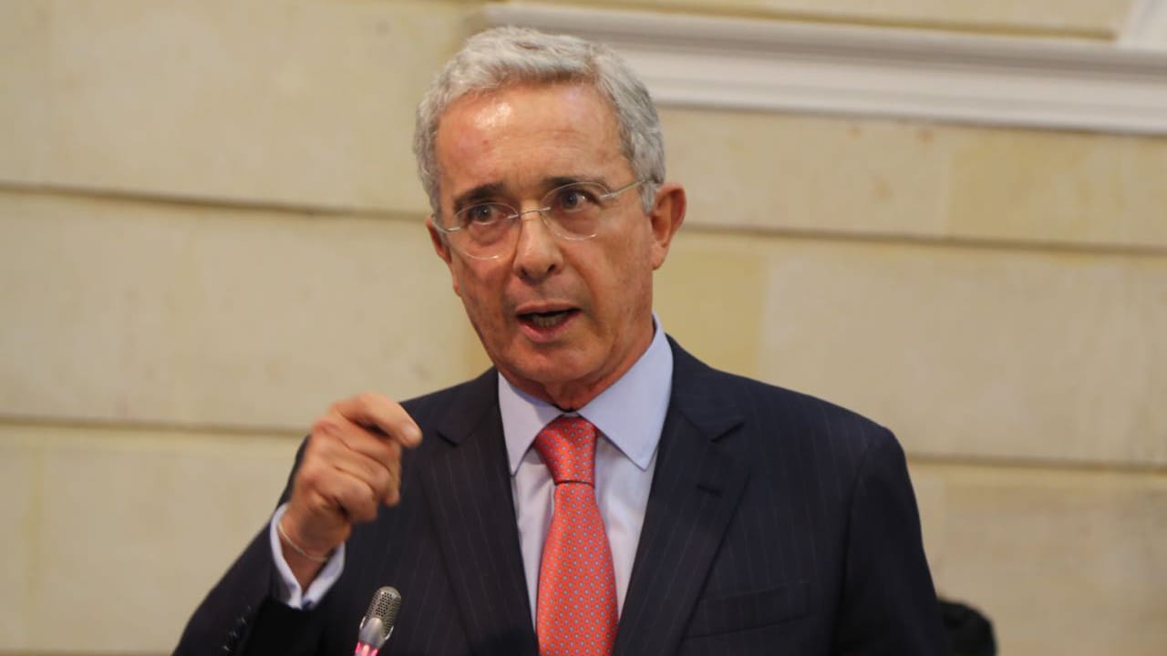 Álvaro Uribe Álvaro Uribe, expresidente de Colombia, declarado culpable por soborno y fraude procesal