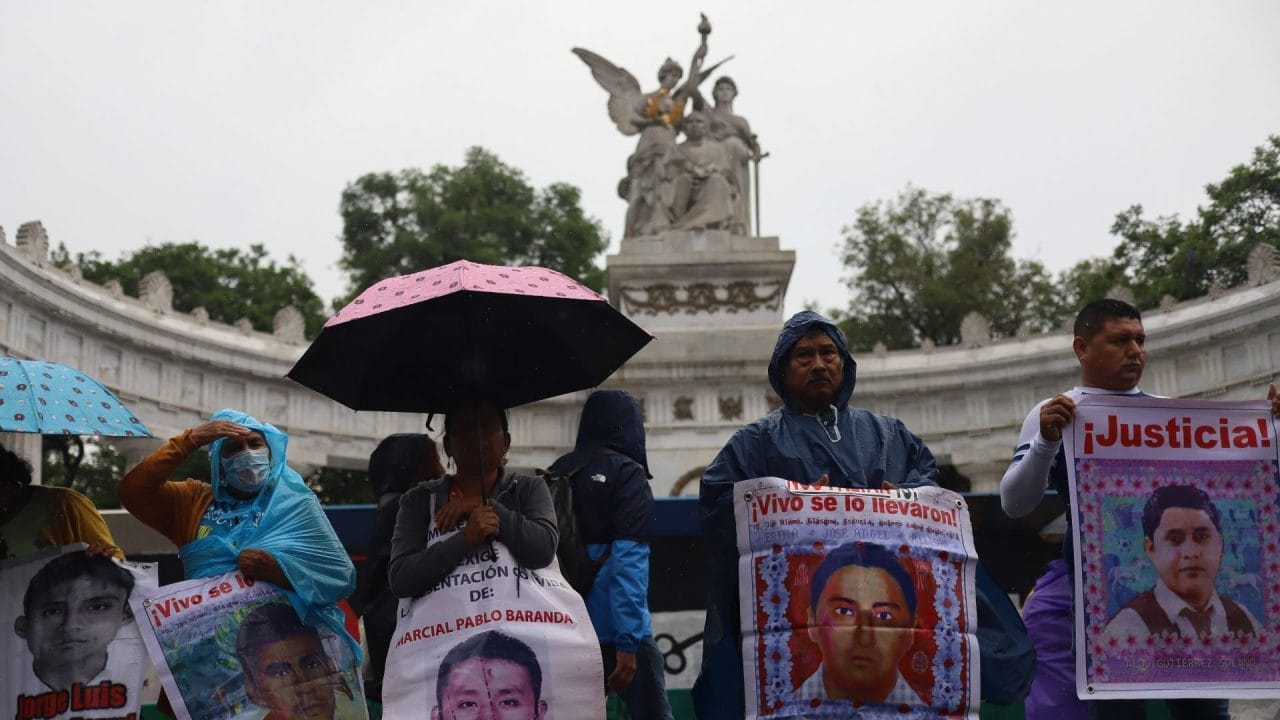 Familias de Ayotzinapa se Reúnen con Sheinbaum con Nuevos Liderazgos en la Investigación