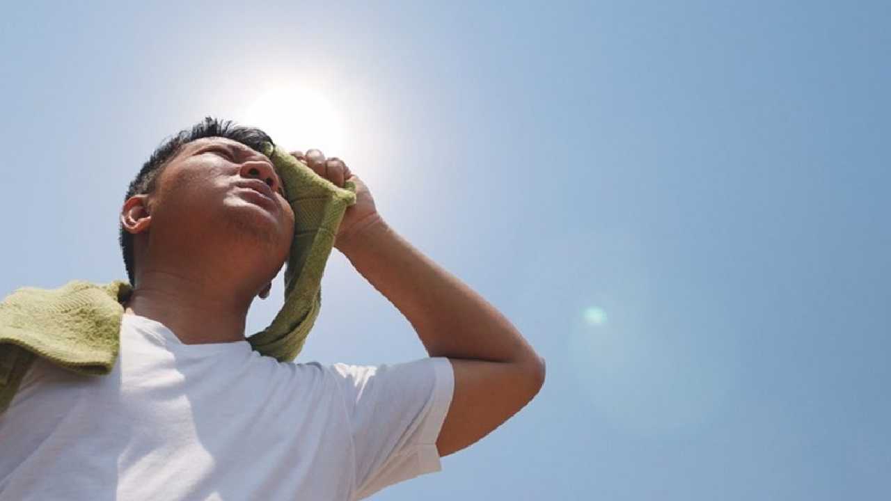 Calor sofocante y lluvias eléctricas azotarán a Quintana Roo este domingo