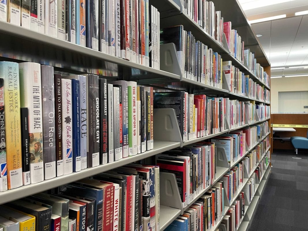 Bibliotecaria de Oaxaca Lanza Campaña Viral y Reconstruye Sueños tras Inundación