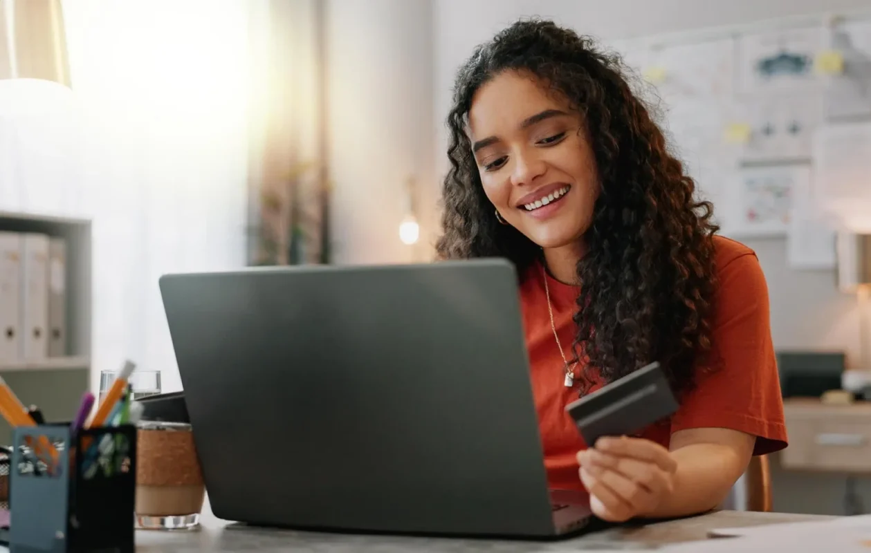 Cómo funciona una tarjeta de crédito y cómo usarla sin endeudarte
