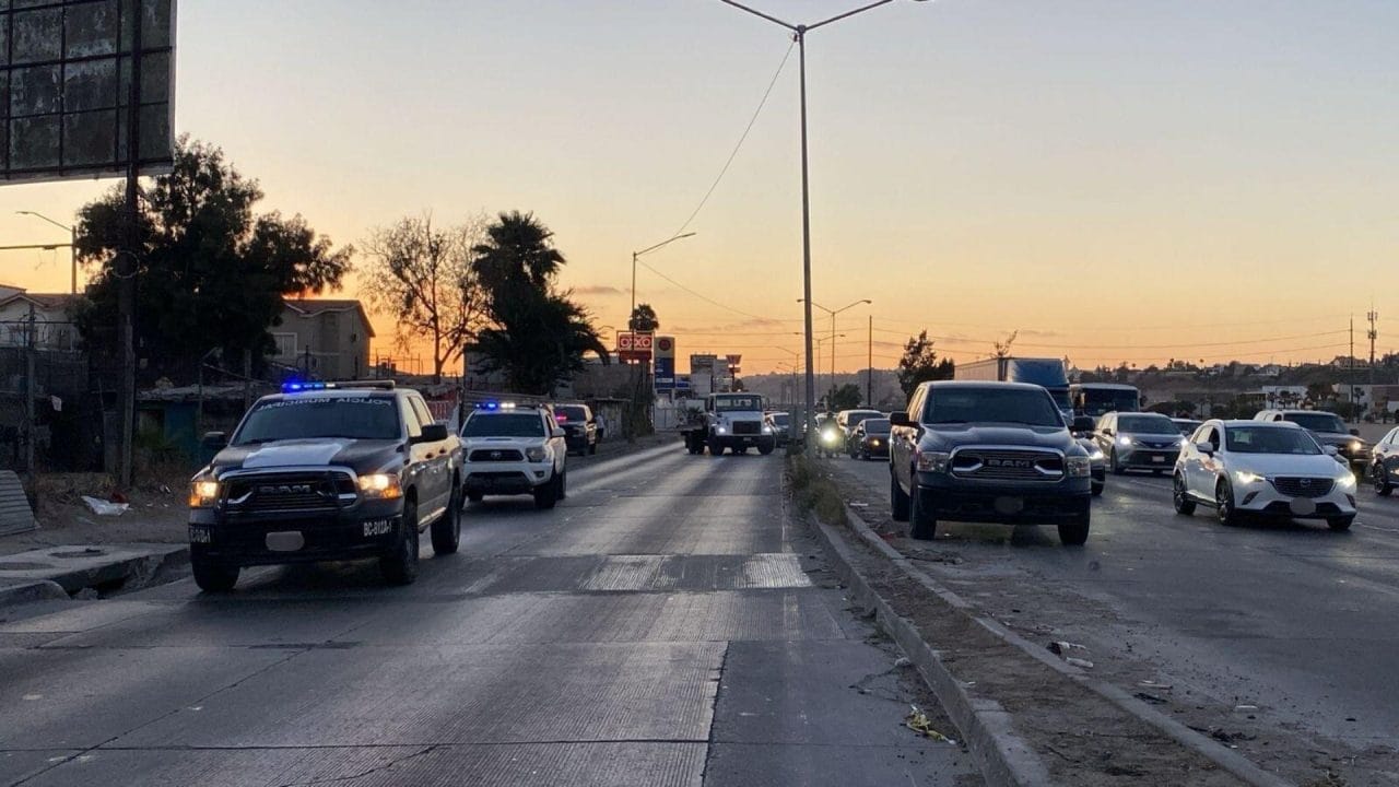 Caen 3 con armas artesanales tras ataque en Vía Rápida de Tijuana Caen 3 con armas artesanales tras ataque en Vía Rápida de Tijuana