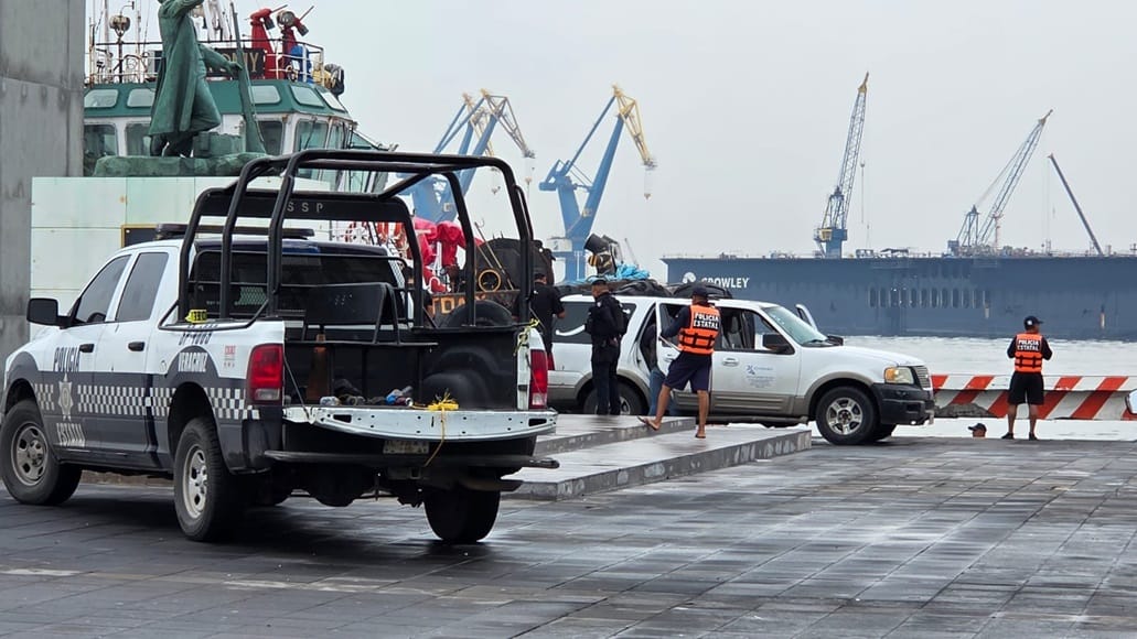 Mueren Turistas al Caer con su Auto al Mar en Malecón de Veracruz