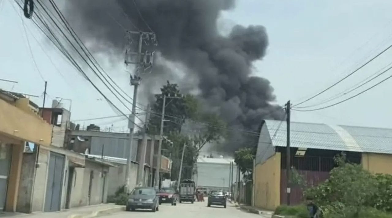 incendio_Tultitlán_edomex Fuerte Incendio en Tultitlán, Edomex: Se Quema Bodega de Plásticos