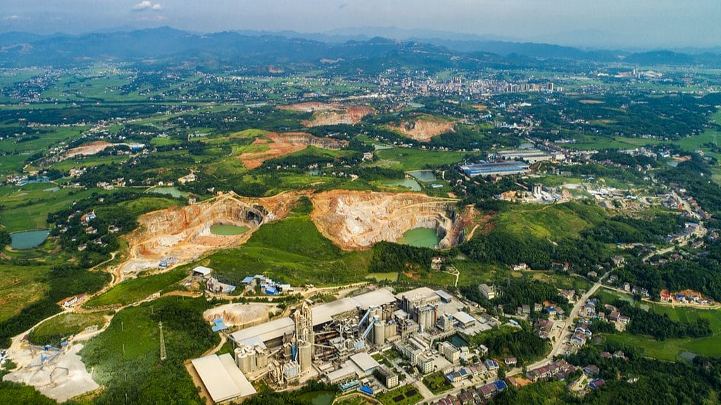 China refuerza represión contra el contrabando de minerales estratégicos y alerta sobre espionaje.