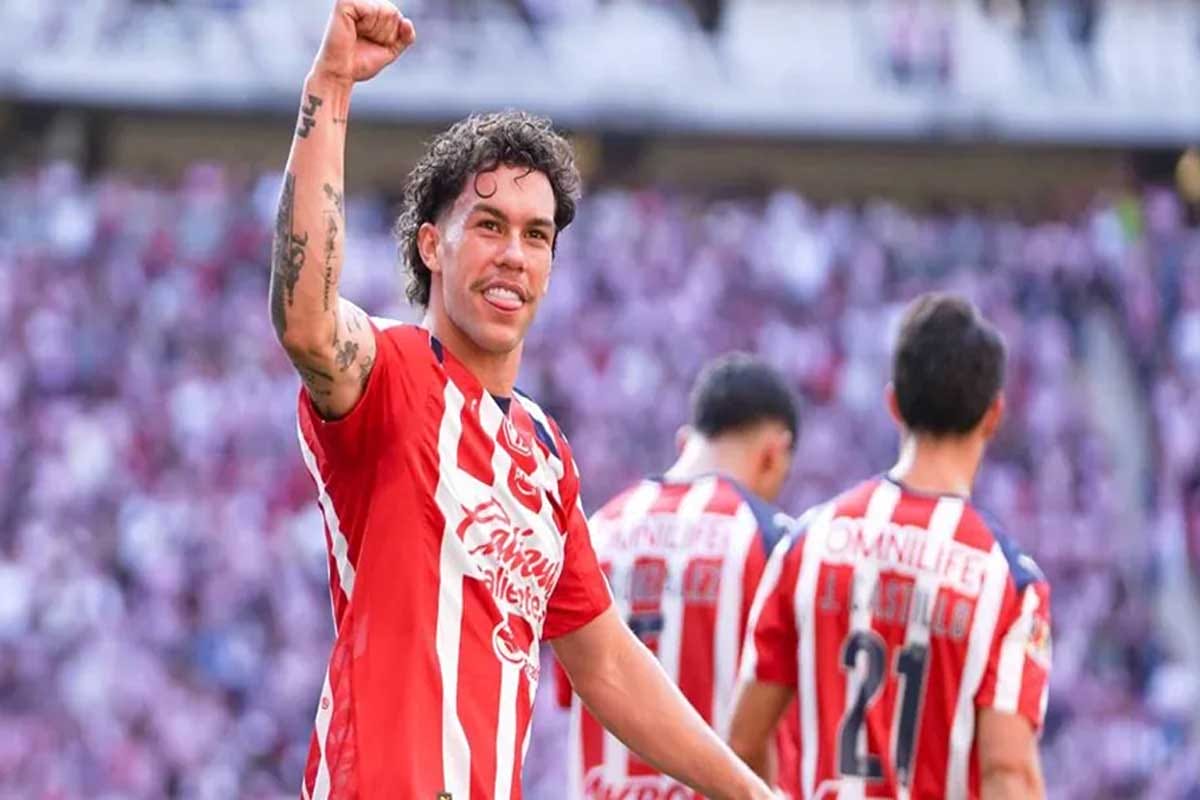 Chivas gana 4-3 con doblete de Armando González en dramático cierre