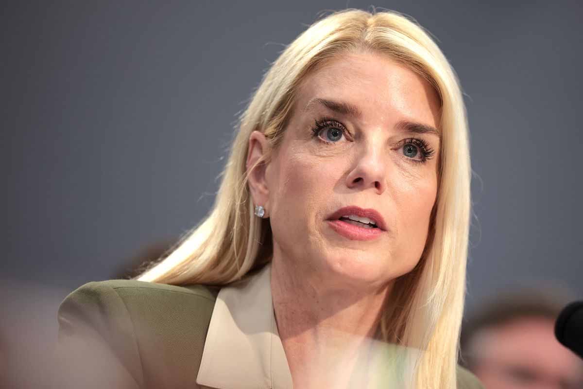 Choque por Caso Epstein Fractura al FBI: Bondi vs. Bongino