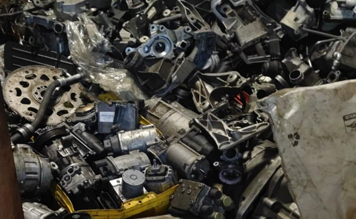 Decomisan 1,000 toneladas de autopartes robadas