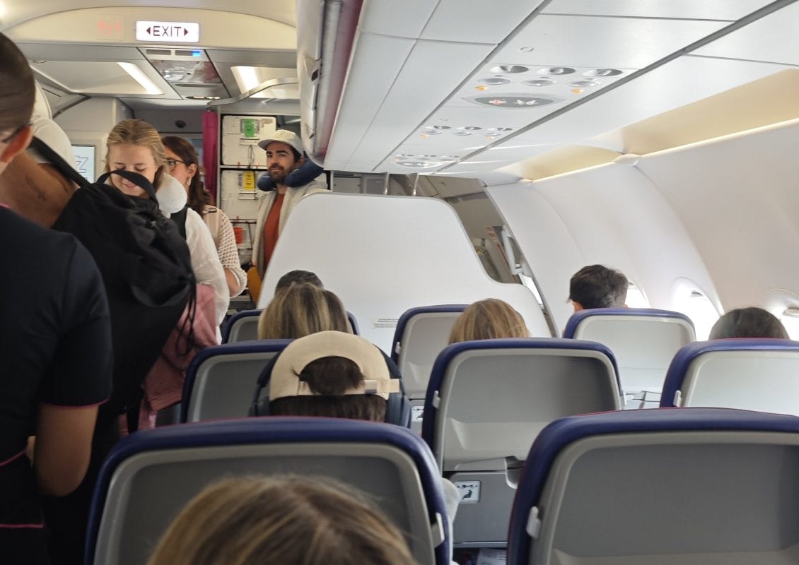 Del avión privado con Hamilton a clase económica: el gesto humilde de Franco Colapinto que sorprendió al mundo de la F1