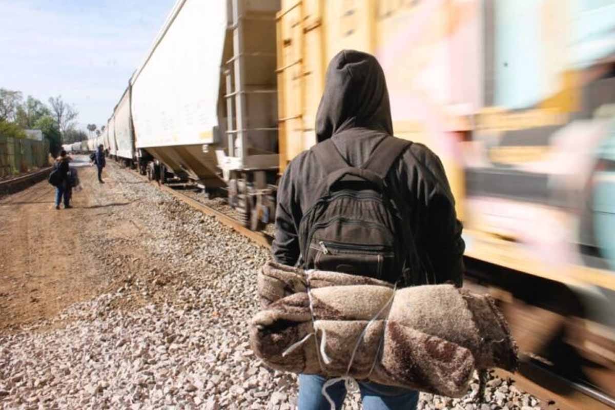 EE.UU. lanza campaña para que migrantes irregulares se autodeporten