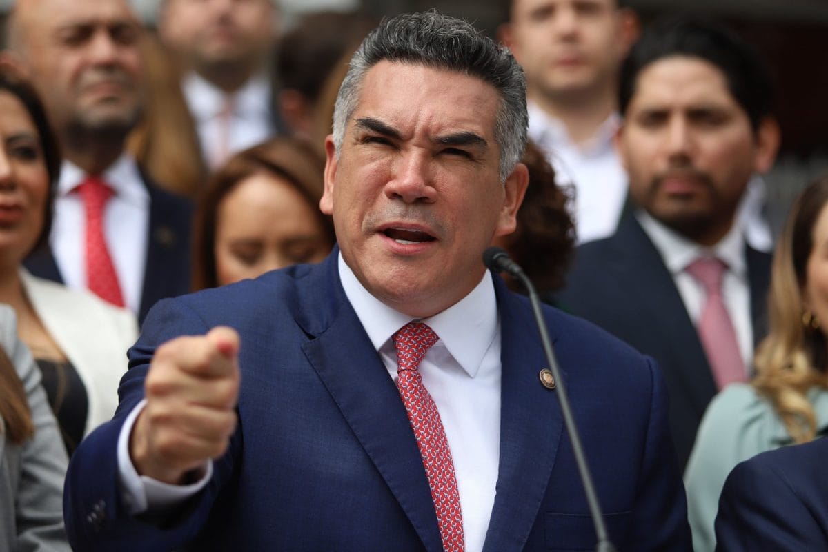 Fiscalía de Campeche pide desafuero de ‘Alito’ Moreno y lo acusa de peculado Fiscalía de Campeche pide desafuero de ‘Alito’ Moreno y lo acusa de peculado