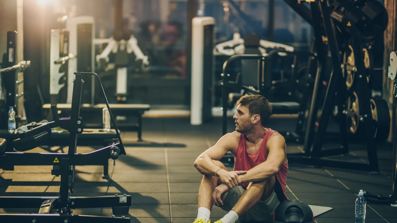 Guía de Gimnasio para Novatos: 5 Errores que Frenan tu Progreso Guía de Gimnasio para Novatos: 5 Errores que Frenan tu Progreso