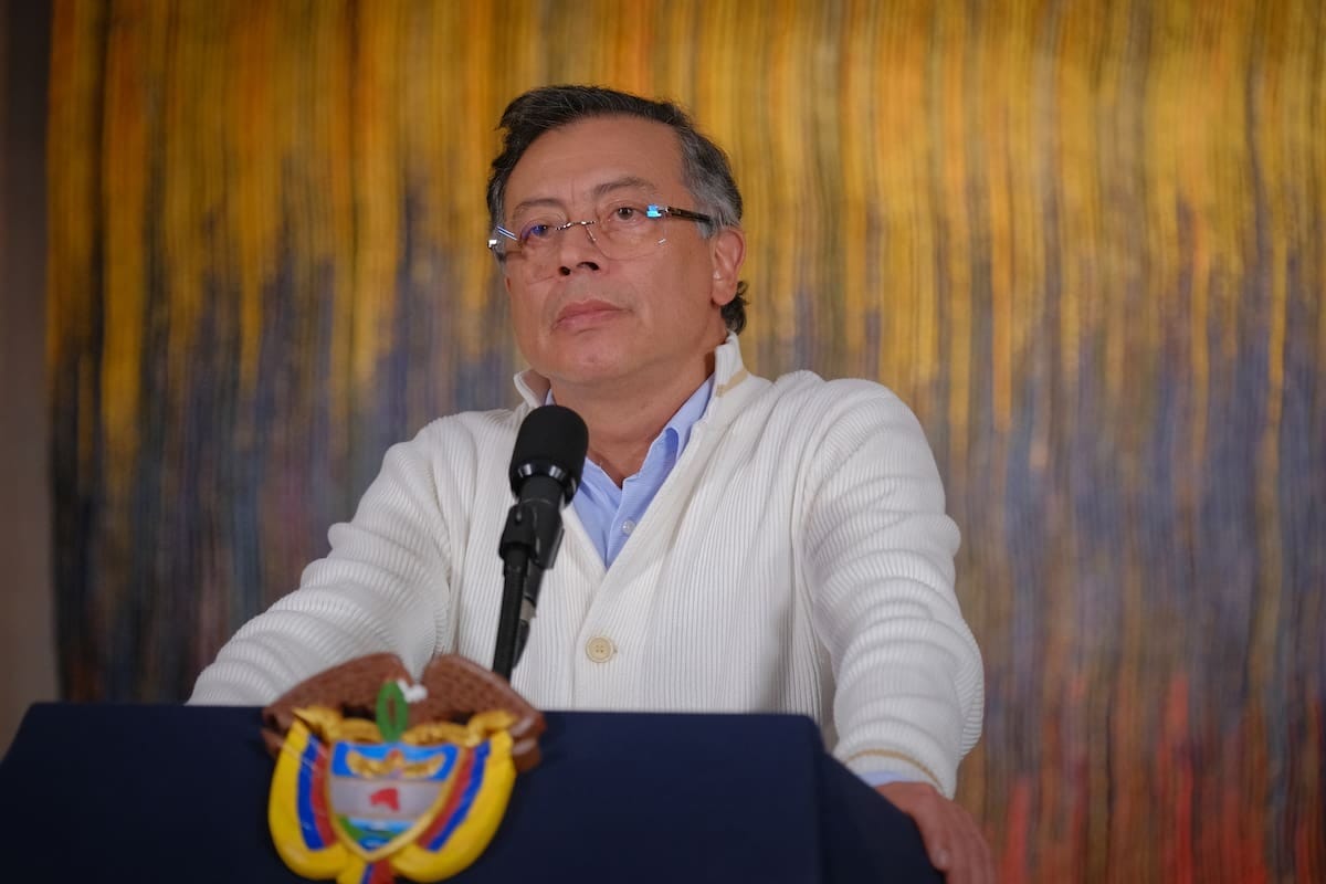 La Ultimátum de Petro: Intervención Total del Sistema de Salud Colombiano