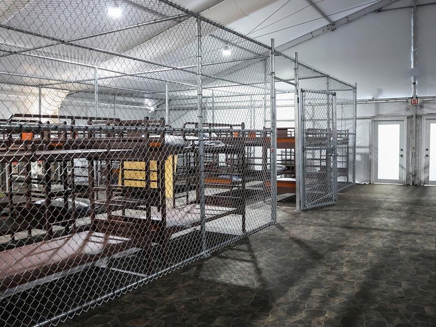 Hermanos mexicanos detenidos en prisión de Florida tras falta de tránsito.