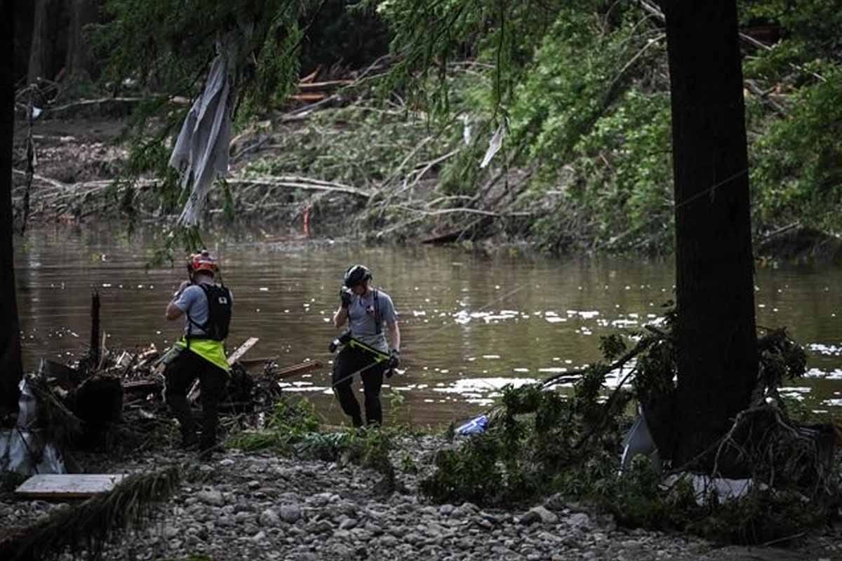 Inundaciones mortales arrasan Texas y dejan más de 100 muertos en un día
