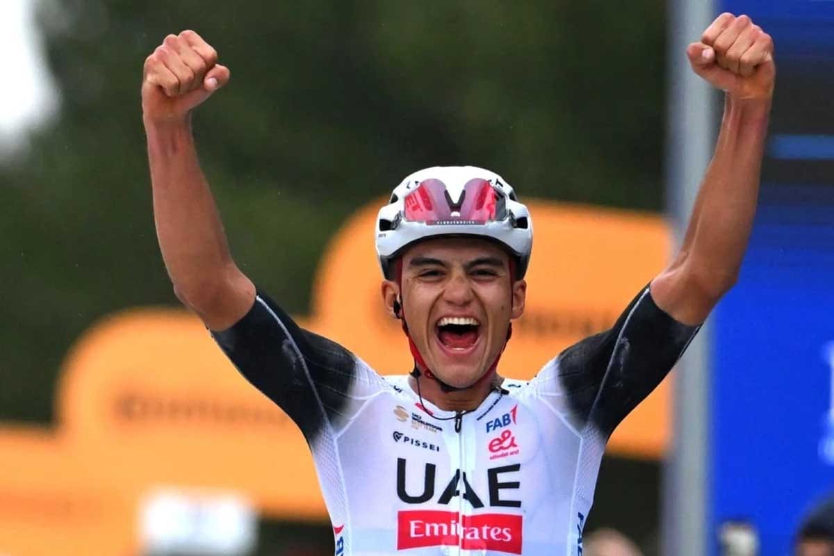 Isaac del Toro gana en España y consolida su leyenda sobre la bicicleta