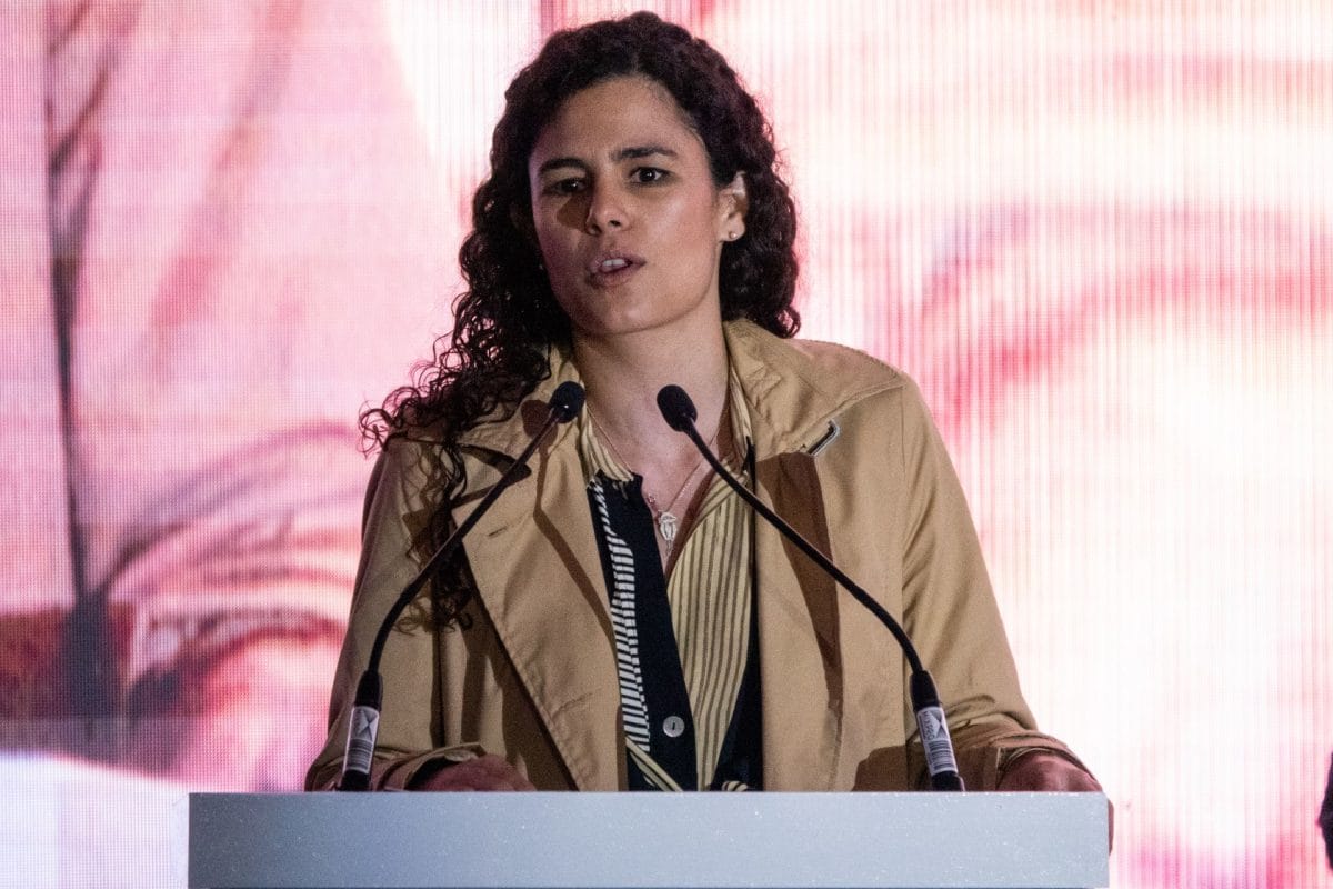 Luisa María Alcalde respalda a Sheinbaum_ pide vivir en la justa medianía tras polémica por viajes Luisa María Alcalde respalda a Sheinbaum: pide vivir en la justa medianía tras polémica por viajes