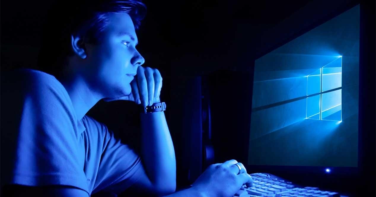 Luz Azul de Pantallas: El Riesgo de Daño Ocular a Largo Plazo es Real