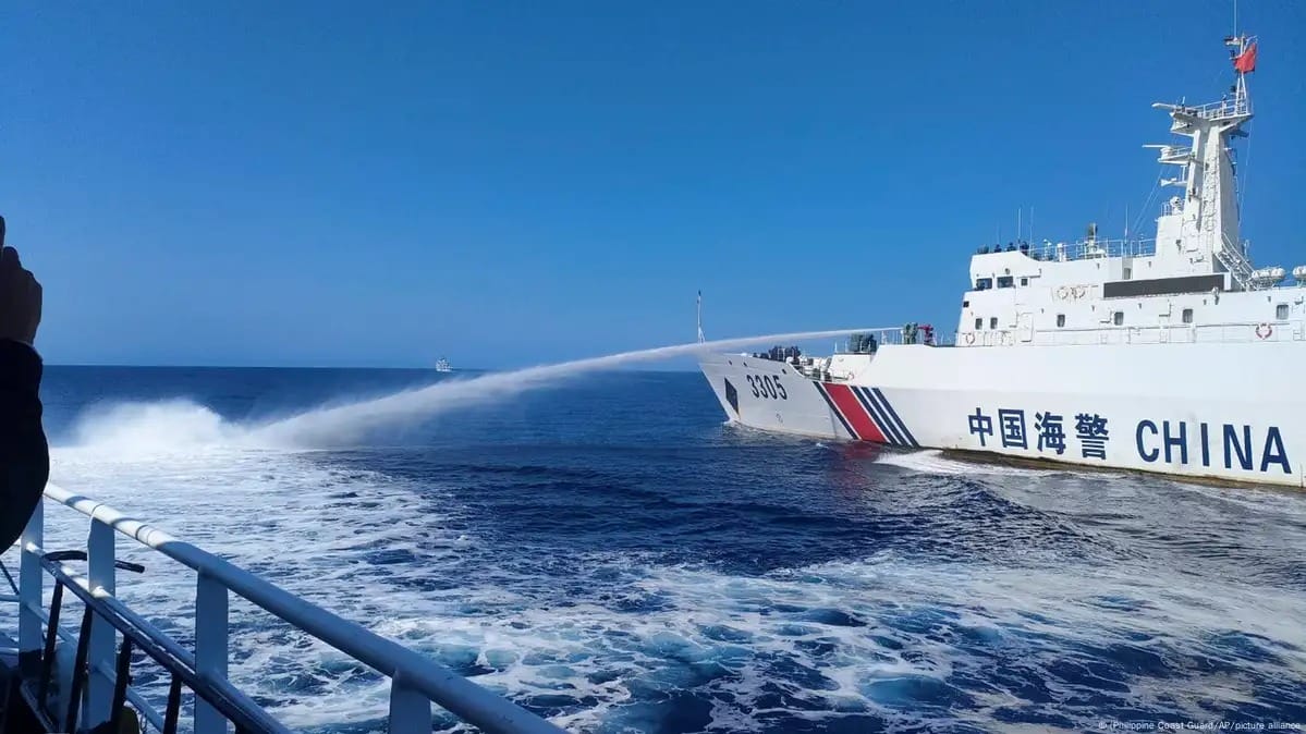 Maniobras Militares en el Mar de China Al Borde del Abismo: Maniobras Militares en el Mar de China Meridional