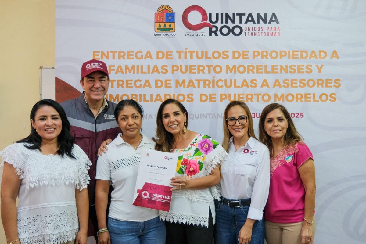 Familias de Leona Vicario reciben títulos de propiedad