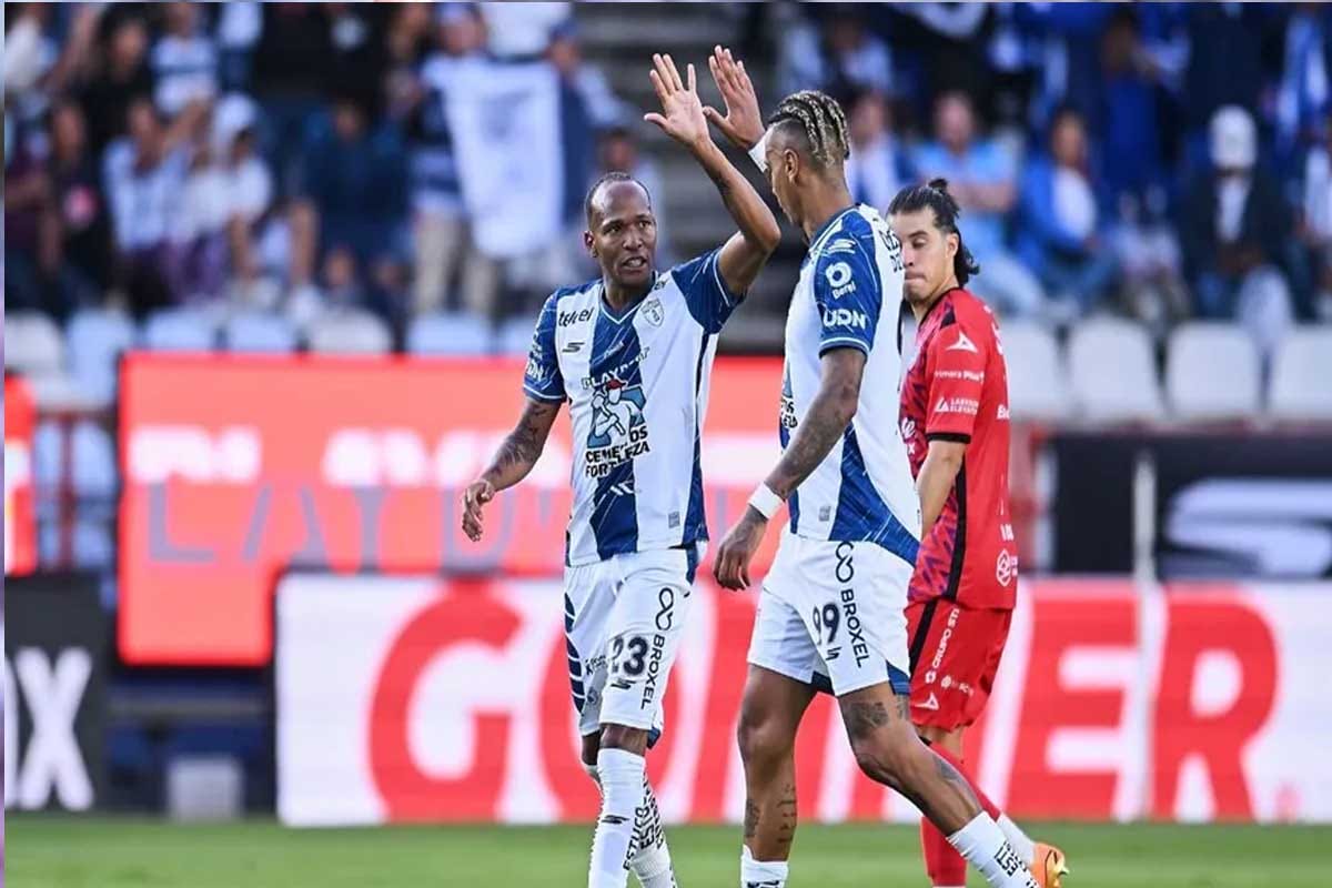 Pachuca vence agónicamente a Mazatlán y lidera el Apertura 2025