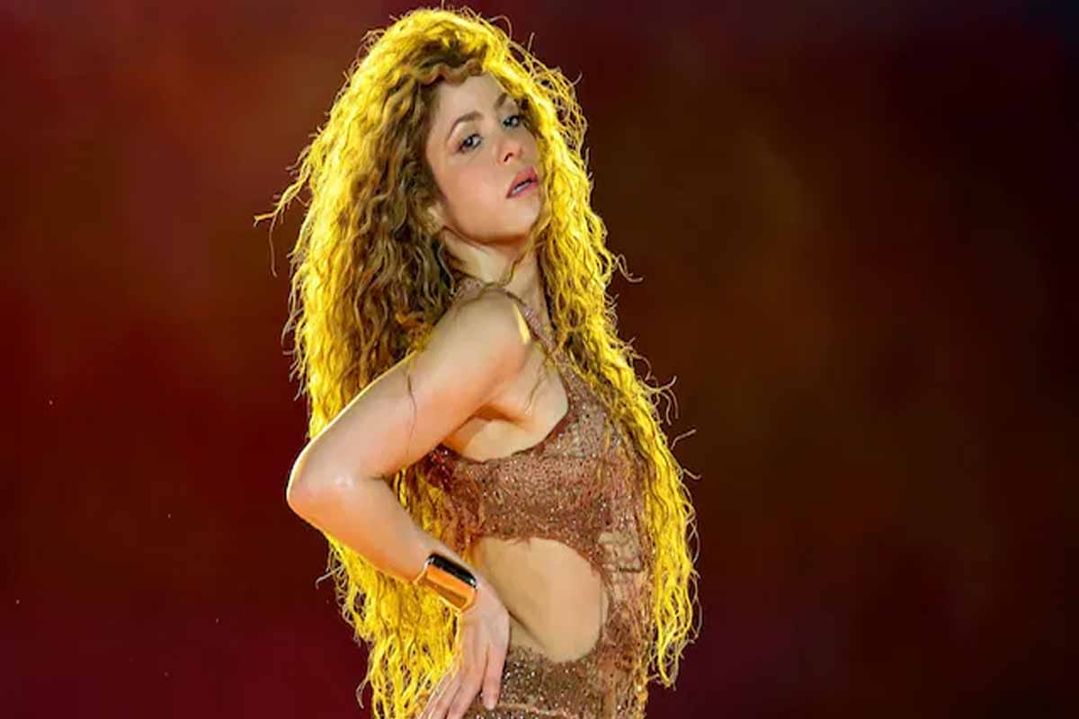 Shakira dona ingresos por víctimas de inundaciones y cancela concierto