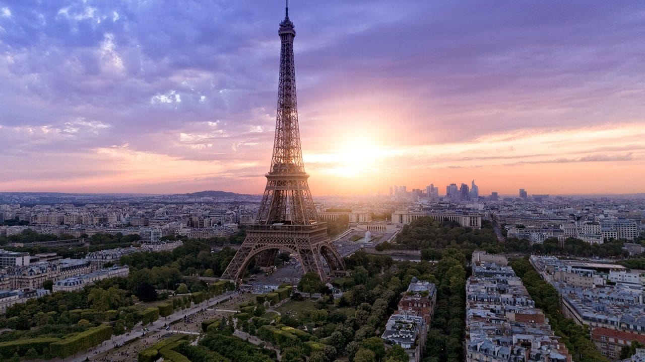 Alerta roja en París: la ola de calor obliga a cerrar la Torre Eiffel