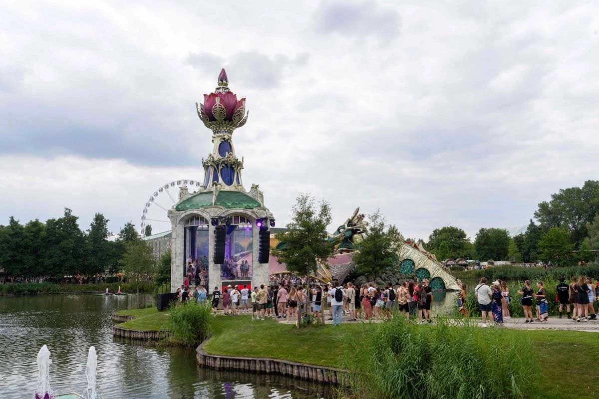 Tragedia en Tomorrowland: Mujer muere tras colapso y gran incendio