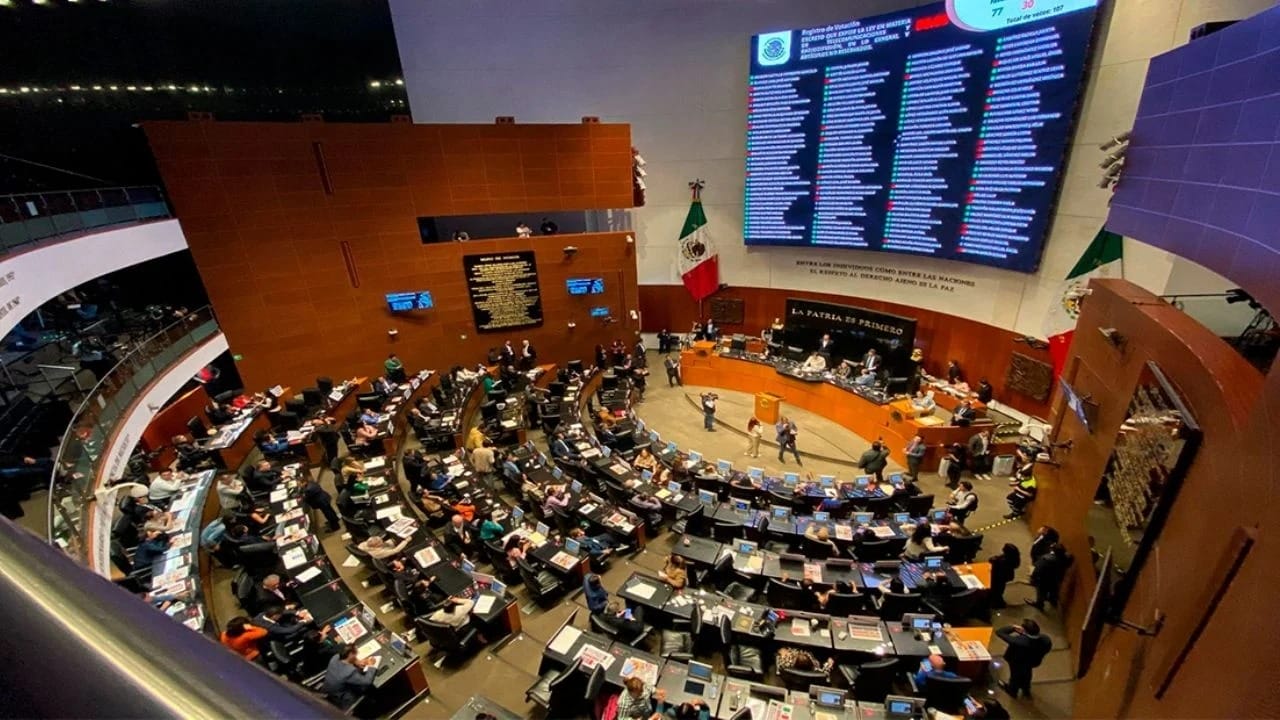 México traza una línea: Nueva ley frena propaganda política extranjera